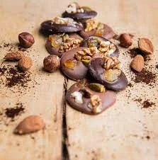 MENDIANTS CHOCOLATS ASSORTIS PISTACHES NOIX ORANGES CONFITES